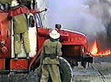 Полный топлива 16-тонный КамАЗ взорвался накануне на владивостокской нефтебазе. Шофер смог вывести горящую машину за территорию предприятия и только после этого покинул кабину Полный топлива 16-тонный КамАЗ взорвался накануне на владивостокской нефтебазе. Шофер смог вывести горящую машину за территорию предприятия и только после этого покинул кабину
