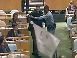 Три израильтянина ворвались с плакатами на заседаниие Генеральной Ассамблеи ООН