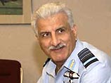 Представитель командования сообщил, что на борту самолета находился главком пакистанских ВВС маршал Мушаф Али Мир