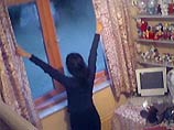 В Южной Корее девочка осталась жива, выпав из окна с 15-го этажа В Южной Корее девочка осталась жива, выпав из окна с 15-го этажа