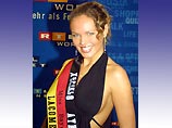 Красота спасет Ирак: "Мисс Германия 2003" едет к Хусейну, чтобы разоружить его "любым способом"