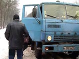 Хозяин грузовика проездил целый день, а когда вернулся к машине, обнаружил, что новоявленных охранников нет, контейнер открыт и груза явно поубавилось Хозяин грузовика проездил целый день, а когда вернулся к машине, обнаружил, что новоявленных охранников нет, контейнер открыт и груза явно поубавилось