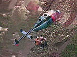 На место происшествия прибыли спасательные вертолеты, на которых были эвакуированы 27 человек