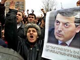 В центре Еревана 60 тысяч человек требуют отставки Роберта Кочаряна В центре Еревана 60 тысяч человек требуют отставки Роберта Кочаряна