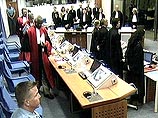 Лидер Сербской радикальной партии Воислав Шешель добровольно отправился сегодня в Гаагу в Международный трибунал для бывшей Югославии