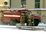 Пожарные два часа тушили огонь в жилом доме в Москве