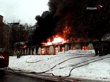 Возгорание в одноэтажной деревянной постройке возникло сегодня около 10:00 по московскому времени