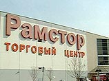 По данным источников в ГУВД столицы, около 9:15 четверо инкассаторов были обстреляны при выходе из супермаркета "Рамстор"