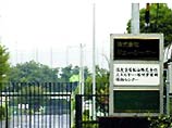 По вине персонала завода, расположенного в 120 км к северо-востоку от Токио, возникла неуправляемая цепная ядерная реакция, и радиационное облучение получили 663 человека. Двое из них позднее скончались