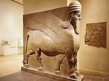 Знаменитые произведения древнего искусства, в том числе прославленные золотые статуи быков с человеческими лицами, хранились до недавнего времени в багдадском музее