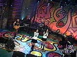 На крупнейшем шоу NBC "Jay Leno`s Tonight Show" песню "All The Things She Said" солистки Юля Волкова и Лена Катина пели в белых кофточках, на которых по-русски черной краской было написано нецензурное высказывание: "Х... войне!"