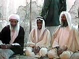 Один из сыновей Осамы Бен Ладена(в центре), 2000 год