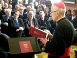 Старый друг Папы кардинал Франтишек  Махарски открывает в Кракове презентацию книги Иоанна Павла II
