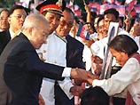 Король не объяснил причин столь неожиданного решения, но большинство обозревателей считают, что действия монарха объясняются разногласиями с премьер-министром Хун Сеном по поводу причин антитайских погромов в Пномпене в конце января