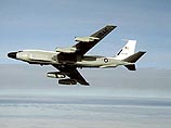 В случае возникновения чрезвычайной ситуации базирующиеся на нем истребители будут подняты в воздух на защиту самолета RC-135