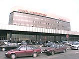 Более 18 тыс. долларов и 3 тыс. рублей забрали неизвестные преступники у водителя "десятки" неподалеку от аэропорта "Шереметьево-2"