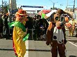В воскресенье в столице прошел уже ставший традиционным парад, посвященный дню Святого Патрика. Тысячи москвичей, который вышли сегодня к Новому Арбату, стали свидетелями праздничного шествия