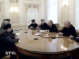 Президент России Владимир Путин признал, что за последние 10 лет в Чечне было допущено "очень много ошибок, в том числе со стороны федерального центра"