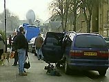 На деревушку с населением всего в две с половиной тысячи человек высадились полчища репортеров всех информационных агентств мира, ведущих телекомпаний и сотни папарацци На деревушку с населением всего в две с половиной тысячи человек высадились полчища репортеров всех информационных агентств мира, ведущих телекомпаний и сотни папарацци