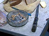В какой-то момент хозяину дома показалось, что гость чрезмерно много внимания оказывает его подруге. Ревнивец сначала стал избивать подругу, пока не женщина не скончалась. За это время гость пары убежал В какой-то момент хозяину дома показалось, что гость чрезмерно много внимания оказывает его подруге. Ревнивец сначала стал избивать подругу, пока не женщина не скончалась. За это время гость пары убежал