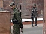 На исторический центр индийской столицы - Красный Форт совершено вооруженное нападение. Один из самых знаменитых исторических памятников Индии, место паломничества тысяч иностранных туристов сегодня оцеплен полицией и войсками На исторический центр индийской столицы - Красный Форт совершено вооруженное нападение. Один из самых знаменитых исторических памятников Индии, место паломничества тысяч иностранных туристов сегодня оцеплен полицией и войсками