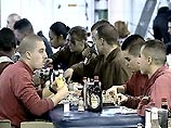 На борту авианосца Kitty Hawk уже празднуют победу над Ираком с песнями под караоке На борту авианосца Kitty Hawk уже празднуют победу над Ираком с песнями под караоке