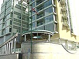 Трое хулиганов задержаны около посольств США и Великобритании в Москве Трое хулиганов задержаны около посольств США и Великобритании в Москве