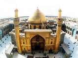 Возведенная над могилой мечеть Аль-Хайдария с возвышающимися над ней крытыми золотом куполом и двумя минаретами является местом паломничества шиитов