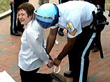 В США арестованы два лауреата Нобелевской премии за участие в антивоенном митинге В США арестованы два лауреата Нобелевской премии за участие в антивоенном митинге