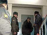 При помощи спецаппаратуры милиционеры установили, что звонили из квартиры дома на Новоясеневском проспекте. Туда направили группу немедленного реагирования, которая задержала хозяина