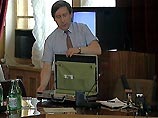 Маркелов заявлял, что лично видел, как один из обвиняемых, командир спецотряда ВДВ Владимир Морозов собирал в дипломате "мину-ловушку" Маркелов заявлял, что лично видел, как один из обвиняемых, командир спецотряда ВДВ Владимир Морозов собирал в дипломате "мину-ловушку"