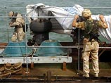 Представитель вооруженных сил Австралии Майка Хэннана заявил, что "аквалангисты обучены обращаться со взрывчатыми веществами"