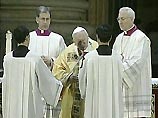 К верующим, которые заполнили всю площадь, с речью обратился Папа Иоанн Павел II