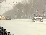 В самый неподходящий момент начался настоящий буран. На глазах у изумленной публики не смогла остановиться и пошла юзом машина сопровождения супруги президента Сары Назарбаевой В самый неподходящий момент начался настоящий буран. На глазах у изумленной публики не смогла остановиться и пошла юзом машина сопровождения супруги президента Сары Назарбаевой