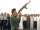 Приблизительно 300 шейхов, которые прибыли из далеких городов Мосул (на севере) и Басра (на юге), собрались, ведомые долгом защиты государства и преданности Саддаму для получения инструкций