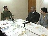 Иракское телевидение показало в понедельник съемки совещания, которое президент Ирака Саддам Хусейн провел со своими ближайшими сподвижниками
