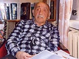 Семен Липкин родился 19 сентября 1911 года в Одессе. Окончил Московский инженерно-экономический институт. Принимал участие в Великой Отечественной войне, был военным журналистом