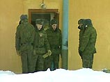 В прокуратуре Новгородского гарнизона сообщают, что накануне вечером, в разное время, группами по 2-3 человека, а также поодиночке 14 военнослужащих покинули свой отдельный батальон внутренних войск МВД РФ