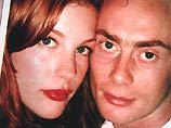 25-летняя Лив и Лэнгдон, бывший лидер британской группы Spacehog, связали себя узами брака еще 25 марта, однако, так как это произошло в тайне, стало известно об этом только сейчас