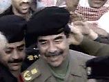Позднее иракское телевидение показало кадры, на которых запечатлен Саддам, посещающий места в Багдаде, подвергшиеся бомбардировке, а также жилые кварталы столицы