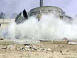 Солдаты коалиции уничтожают памятники Саддаму в захваченных городах