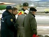 Самолет с российскими дипломатами и журналистами приземлился на аэродроме в Раменском