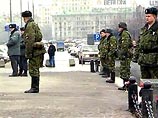 Милиция задержала в Москве нескольких участников антивоенной манифестации у посольства США, пытавшихся забросать дипмиссию "некими предметами"