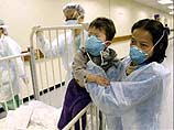 Его шестилетний сын с диагнозом "атипичная пневмония" находится в одной из гонконгских больниц. Врачи оценивают его состояние как "стабильное"