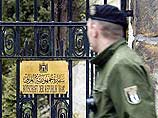 Большинство иракских посольств за рубежом продолжают работать, ожидая развития событий, пишет в пятницу саудовская газета "Аш-Шарк Аль-Аусат". Большинство иракских посольств за рубежом продолжают работать, ожидая развития событий, пишет в пятницу саудовская газета "Аш-Шарк Аль-Аусат".