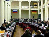 Саммит в Санкт-Петербурге не является альтернативой встрече в Белфасте, утверждает Кремль