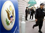 Около 150 бойцов южнокорейского полицейского спецназа дополнительно размещены сегодня у посольства США в Сеуле, которое, по данным разведки, собирается атаковать смертник-одиночка в знак протеста против войны в Ираке
