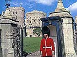 Британская полиция задержала неизвестного, которому удалось проникнуть на охраняемую территорию Виндзорского замка, официальной загородной резиденции королевы Елизаветы П