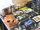 Сейчас уже установлено, что изготовление контрафактной видеопродукции продолжалось в этом помещении целых шесть лет. Сейчас уже установлено, что изготовление контрафактной видеопродукции продолжалось в этом помещении целых шесть лет.