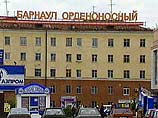 20 женщин перегородили путь милиционерам, которые пытались их выселить из дома в Барнауле 20 женщин перегородили путь милиционерам, которые пытались их выселить из дома в Барнауле